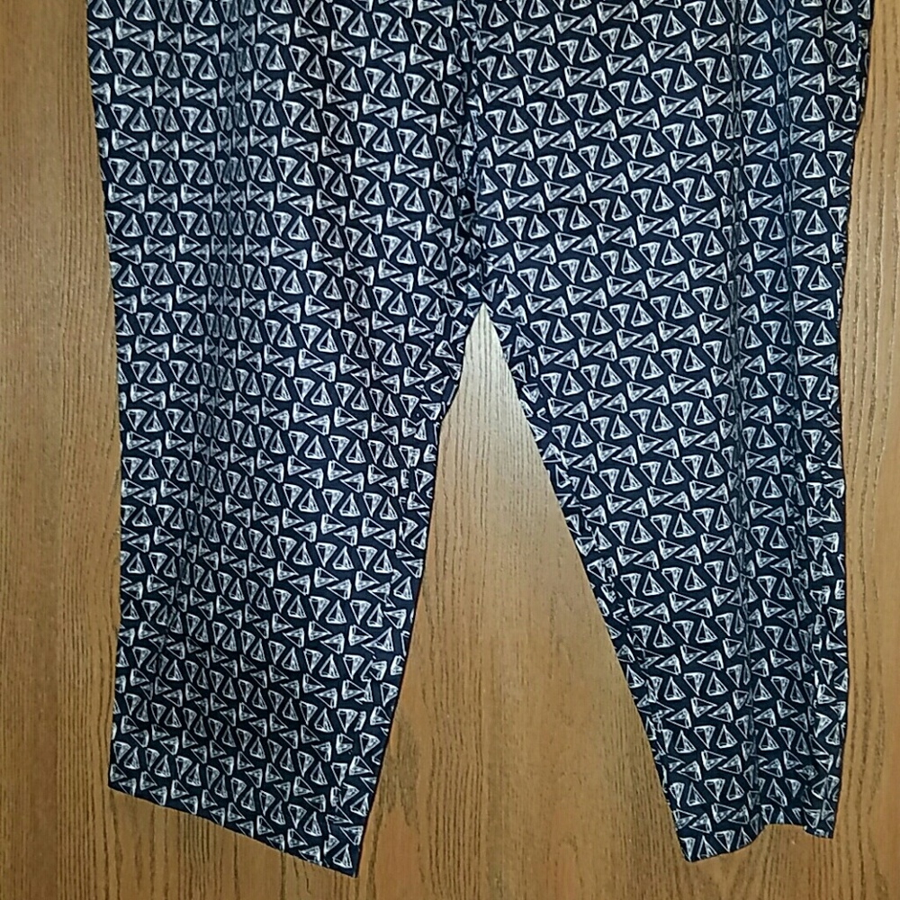 Liz Claiborne blue print capri pants - Picture 4 of 11